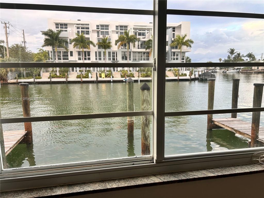 7207 Bay Dr 24, Miami Beach, FL 33141