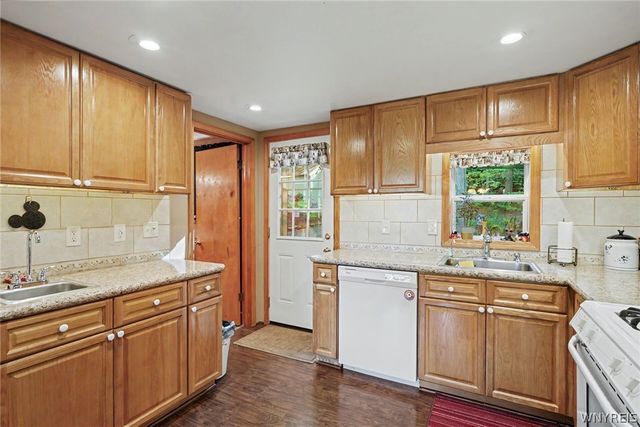 9371 South Protection Road, Holland, NY 14080