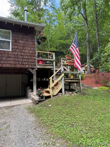 9371 South Protection Road, Holland, NY 14080