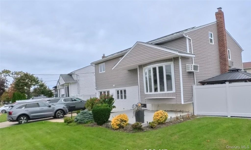 3437 Bertha Drive, Baldwin, NY 11510 — photo 2