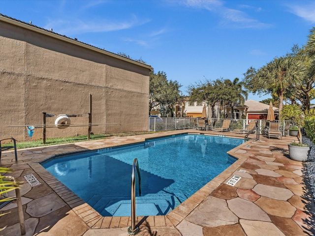 1449 Banyan Circle, Pompano Beach, FL 33069