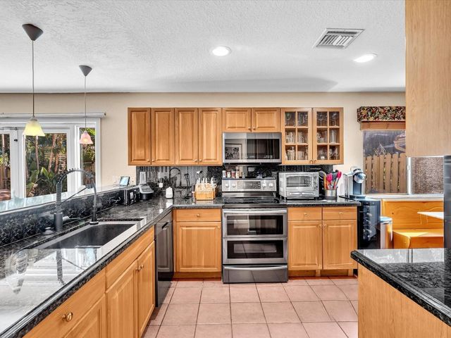 1449 Banyan Circle, Pompano Beach, FL 33069