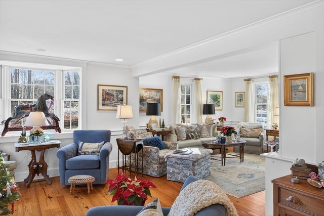 8 Dewey Ave, Sandwich, MA 02563