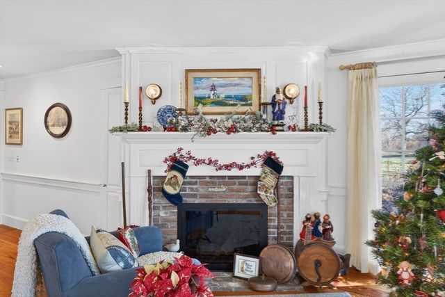 8 Dewey Ave, Sandwich, MA 02563