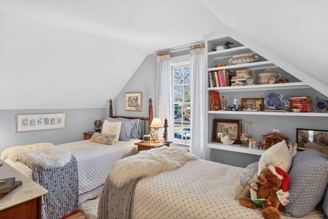 8 Dewey Ave, Sandwich, MA 02563