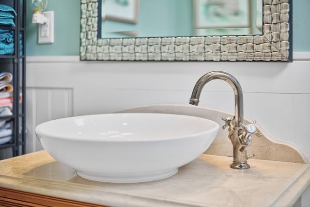 8 Dewey Ave, Sandwich, MA 02563