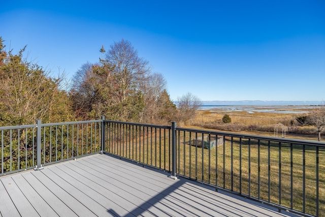 8 Dewey Ave, Sandwich, MA 02563