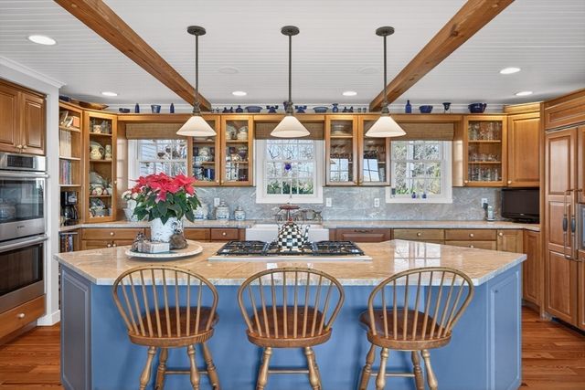 8 Dewey Ave, Sandwich, MA 02563