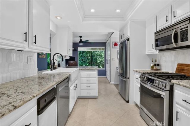 27871 Esporlas 27, Mission Viejo, CA 92692