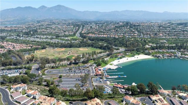 27871 Esporlas 27, Mission Viejo, CA 92692