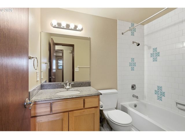 2018 Se BEAVER CREEK Ln, Troutdale, OR 97060