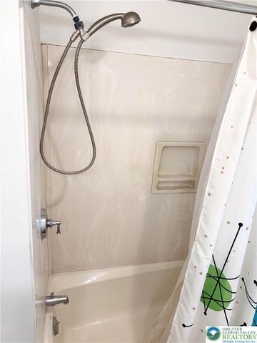 3865 ROSEWOOD Lane, Whitehall Twp, PA 18052