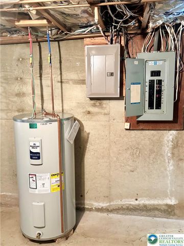 3865 ROSEWOOD Lane, Whitehall Twp, PA 18052