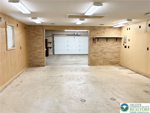 3865 ROSEWOOD Lane, Whitehall Twp, PA 18052