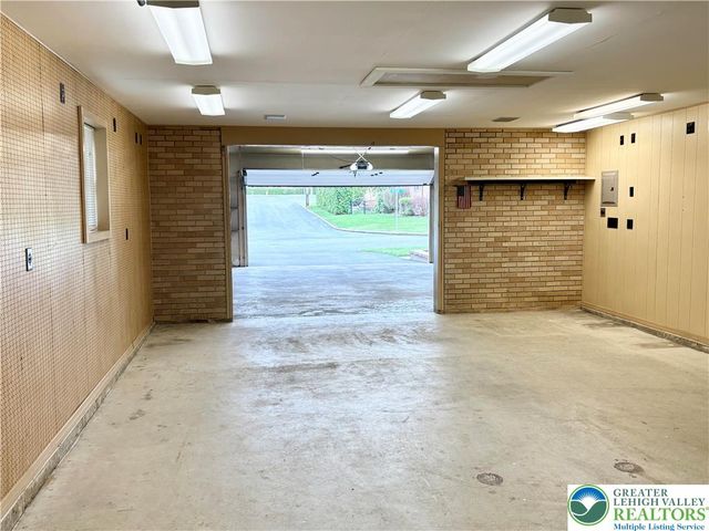 3865 ROSEWOOD Lane, Whitehall Twp, PA 18052