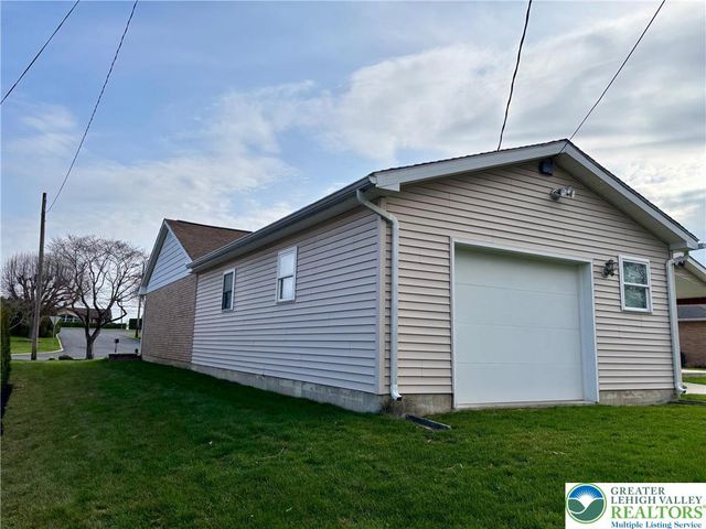 3865 ROSEWOOD Lane, Whitehall Twp, PA 18052