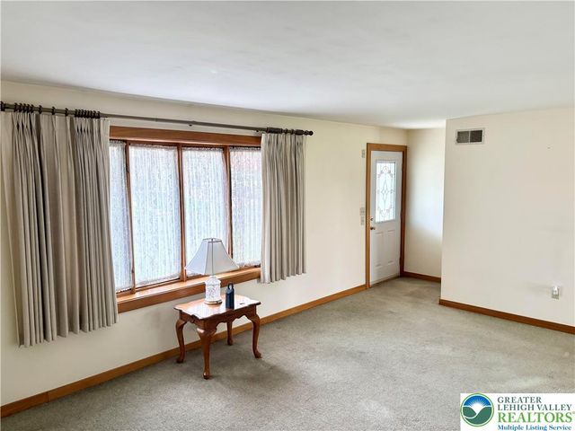 3865 ROSEWOOD Lane, Whitehall Twp, PA 18052