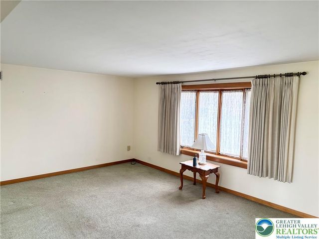 3865 ROSEWOOD Lane, Whitehall Twp, PA 18052