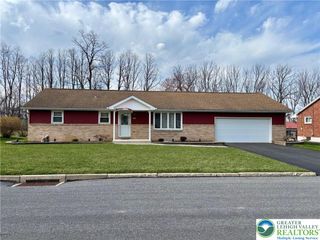3865 ROSEWOOD Lane, Whitehall Twp, PA 18052