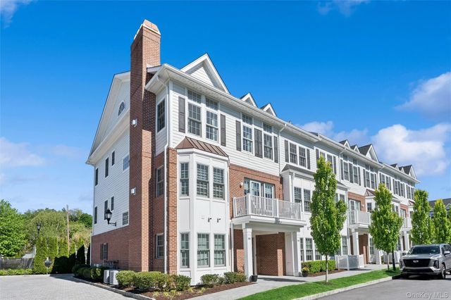 1001 Mill Creek N, Roslyn, NY 11576