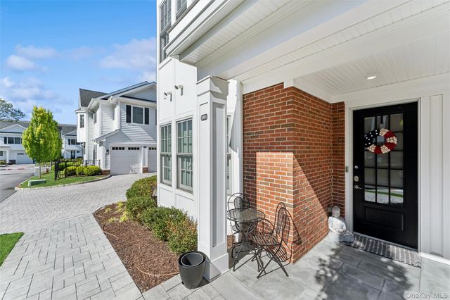 1001 Mill Creek N, Roslyn, NY 11576