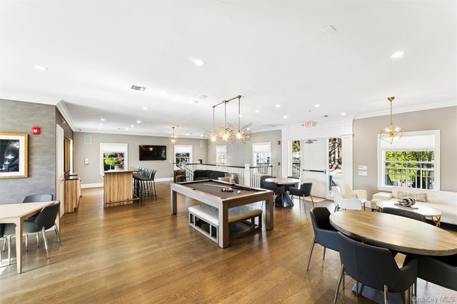 1001 Mill Creek N, Roslyn, NY 11576