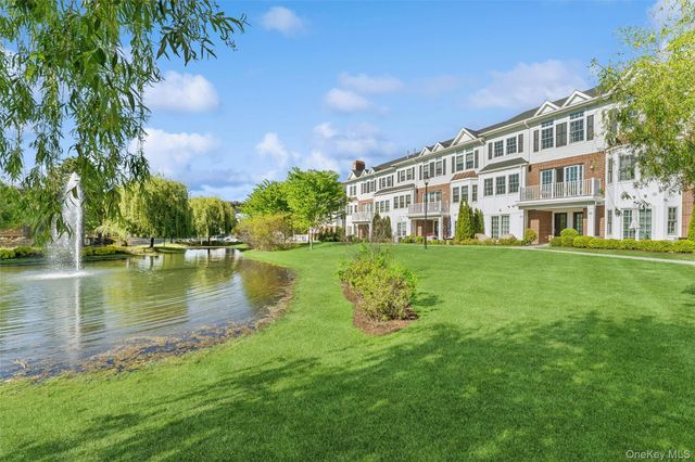 1001 Mill Creek N, Roslyn, NY 11576