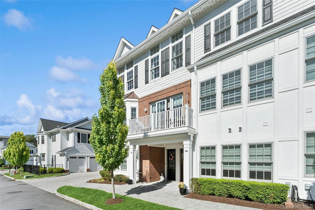 1001 Mill Creek N, Roslyn, NY 11576