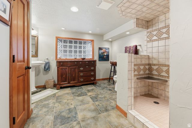 2515 W JORDAN CT, Taylorsville, UT 84129