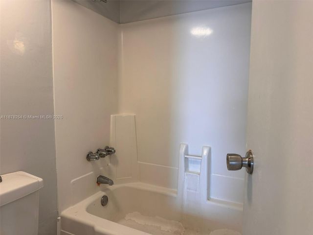2350 NE 135th St 1406, North Miami, FL 33181