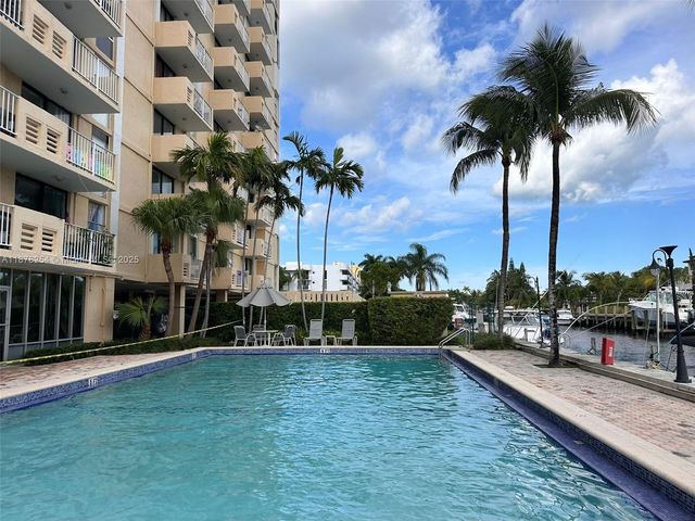 2350 NE 135th St 1406, North Miami, FL 33181