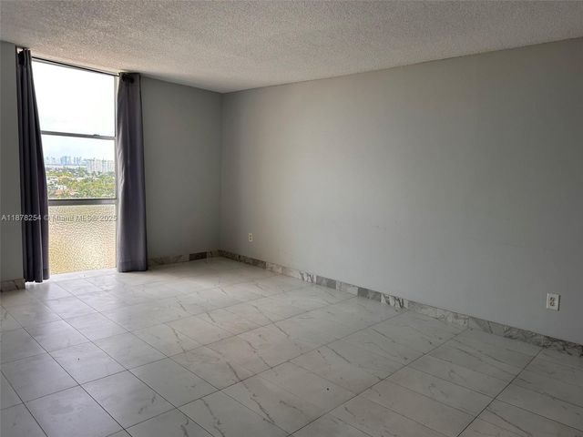 2350 NE 135th St 1406, North Miami, FL 33181