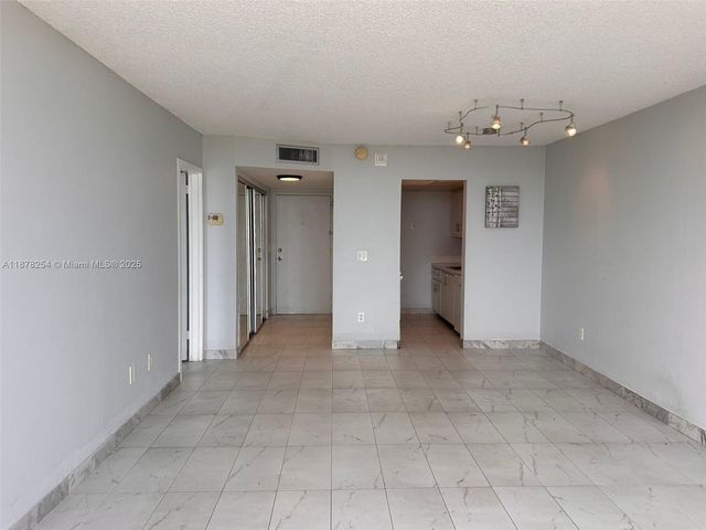 2350 NE 135th St 1406, North Miami, FL 33181