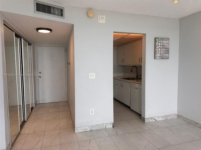 2350 NE 135th St 1406, North Miami, FL 33181