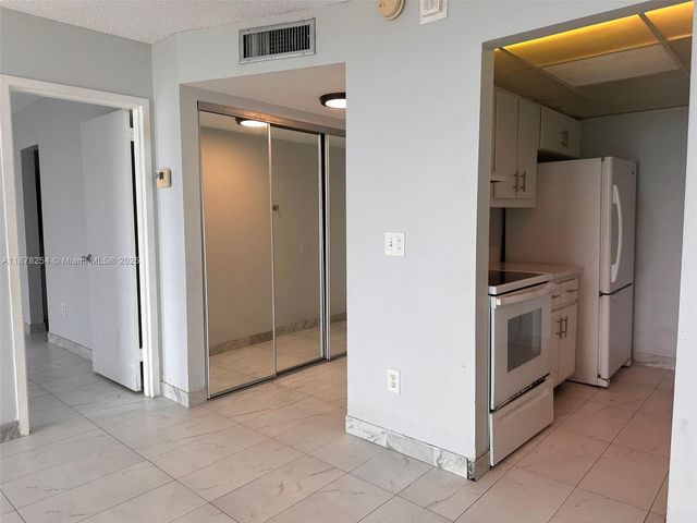 2350 NE 135th St 1406, North Miami, FL 33181