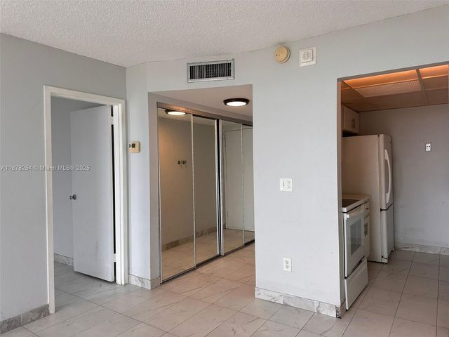 2350 NE 135th St 1406, North Miami, FL 33181