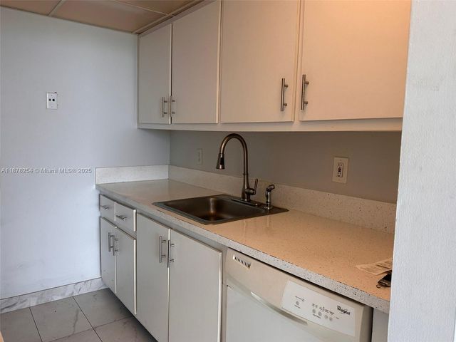 2350 NE 135th St 1406, North Miami, FL 33181