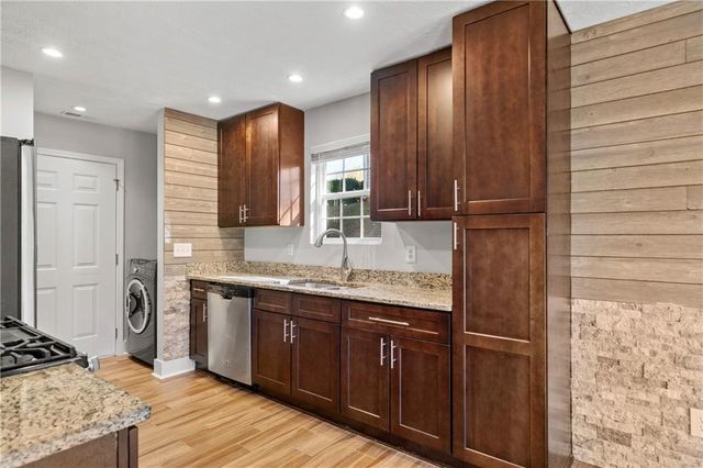 1245 Hillcrest Glenn Circle, Sugar Hill, GA 30518