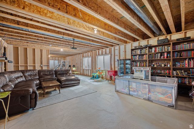 1502 E LOWE PEAK DR, Eagle Mountain, UT 84005