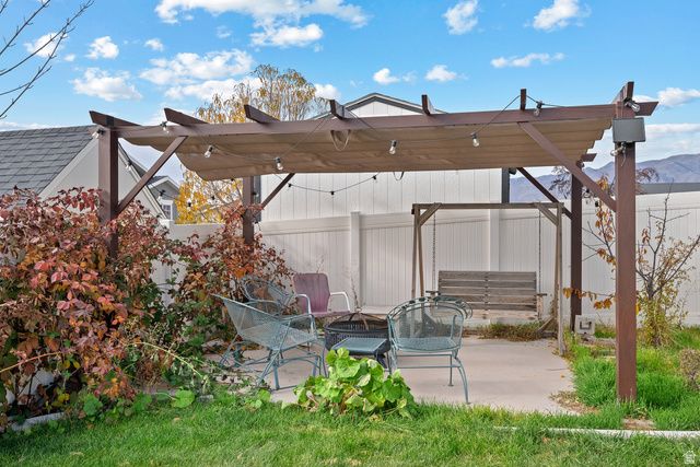 1502 E LOWE PEAK DR, Eagle Mountain, UT 84005