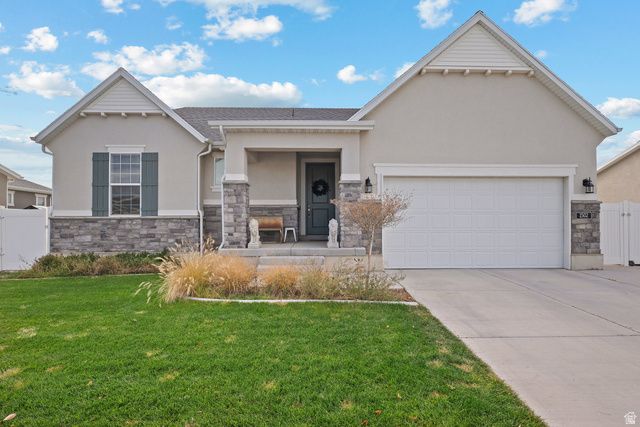 1502 E LOWE PEAK DR, Eagle Mountain, UT 84005