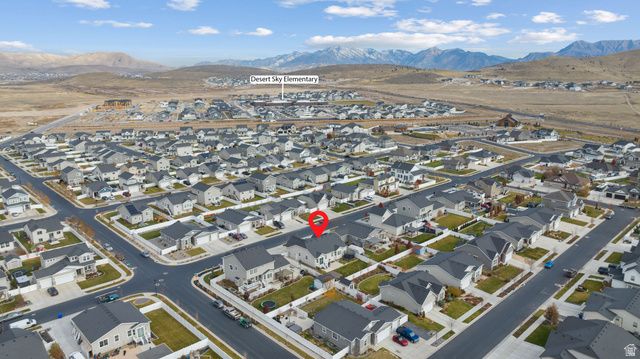 1502 E LOWE PEAK DR, Eagle Mountain, UT 84005
