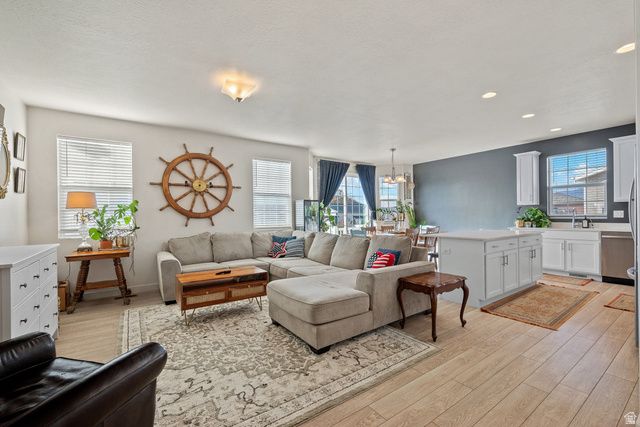 1502 E LOWE PEAK DR, Eagle Mountain, UT 84005