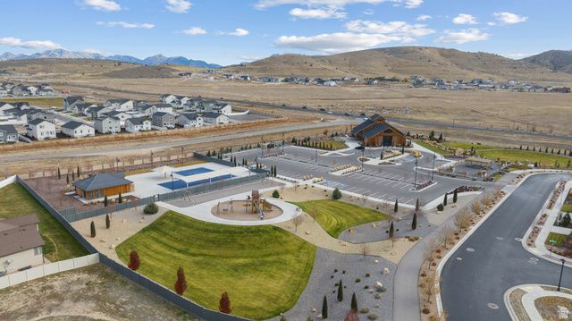 1502 E LOWE PEAK DR, Eagle Mountain, UT 84005