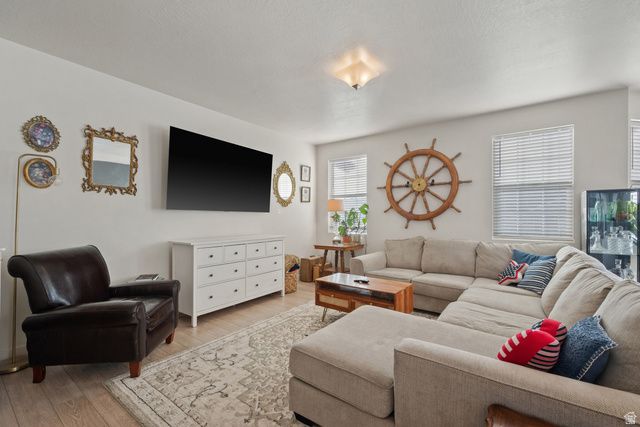 1502 E LOWE PEAK DR, Eagle Mountain, UT 84005