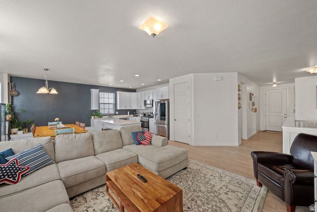 1502 E LOWE PEAK DR, Eagle Mountain, UT 84005