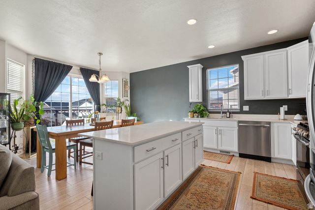 1502 E LOWE PEAK DR, Eagle Mountain, UT 84005