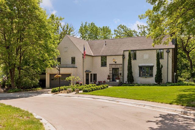 7 Montcalm Court, Saint Paul, MN 55116