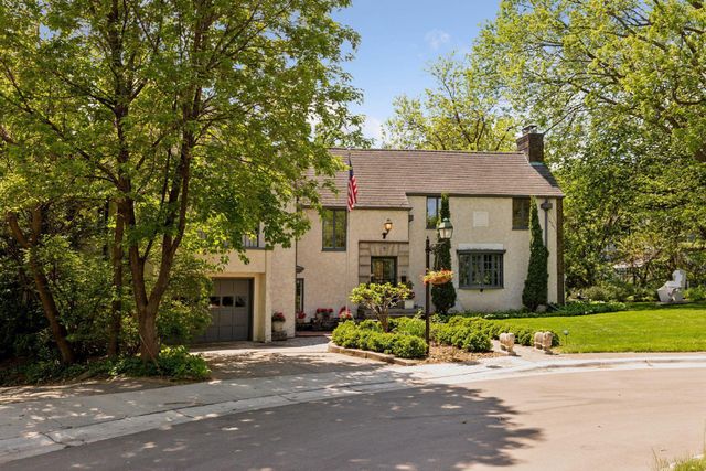 7 Montcalm Court, Saint Paul, MN 55116