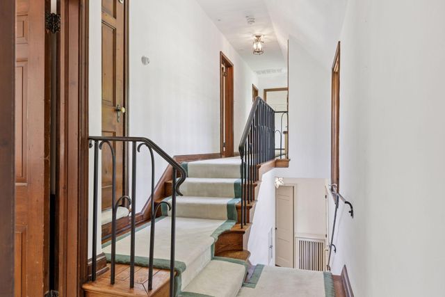 7 Montcalm Court, Saint Paul, MN 55116
